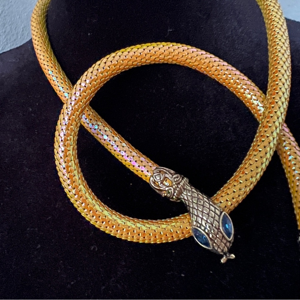 Vintage snake belt necklace in iridescent yellow by D.L.Auld - Picture 10 of 14